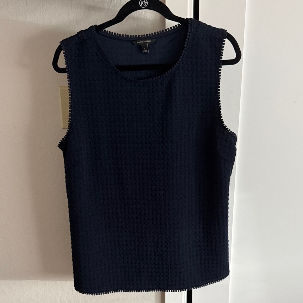 Banana Republic Textured Navy Sleeveless Blouse
